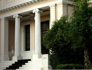 «Κόκκινα δάνεια»: Κρίσιμη σύσκεψη με τραπεζίτες στο Μαξίμου